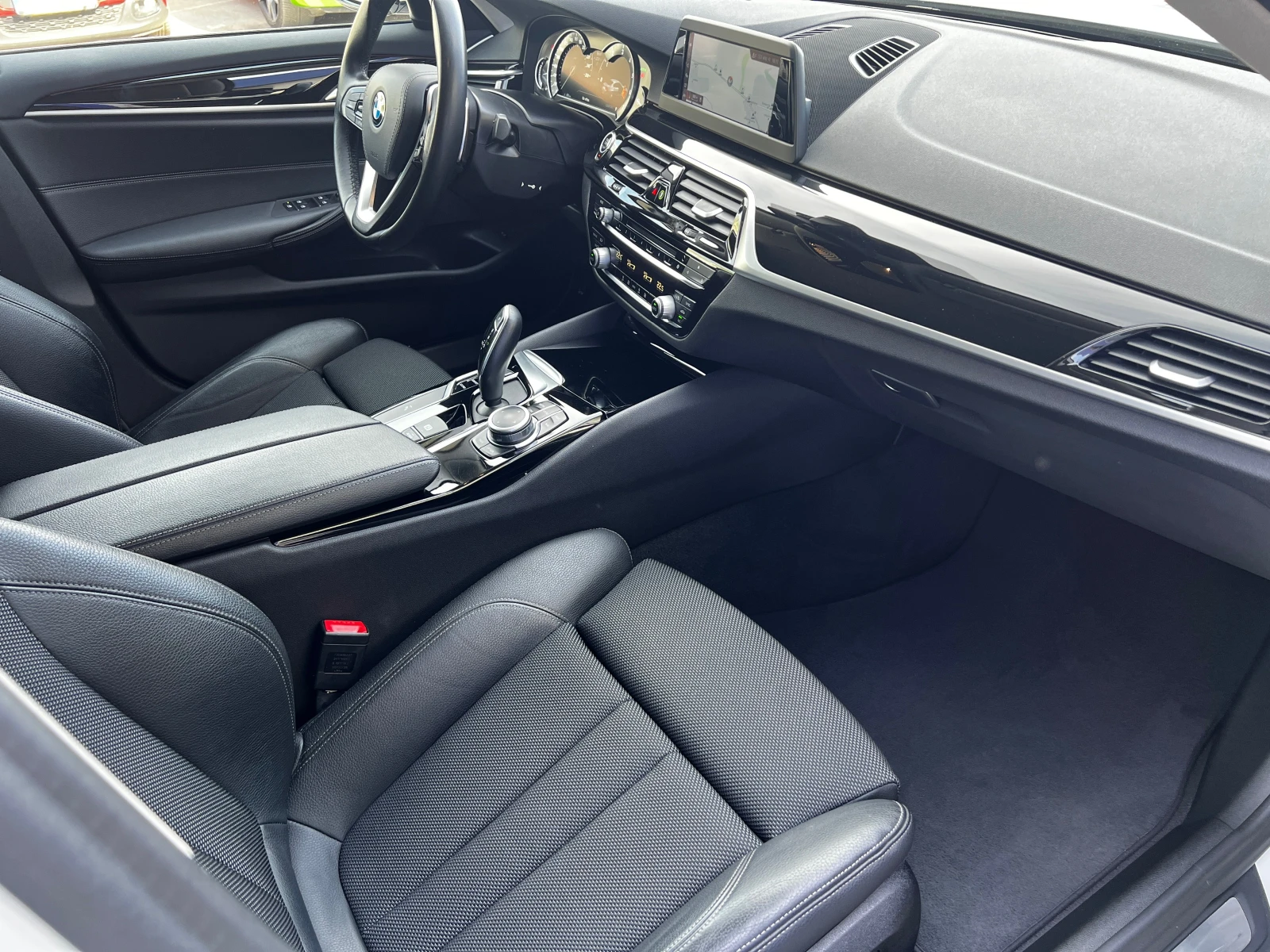 BMW 530 i xDrive, снимка 11 - Автомобили и джипове - 54440623