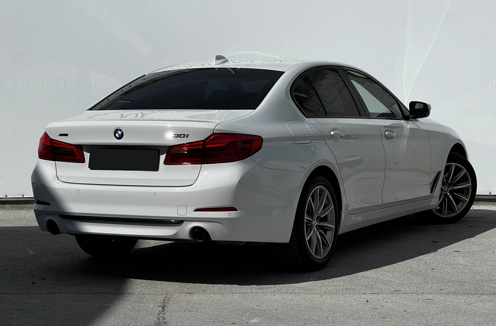 BMW 530 i xDrive, снимка 3 - Автомобили и джипове - 54440623
