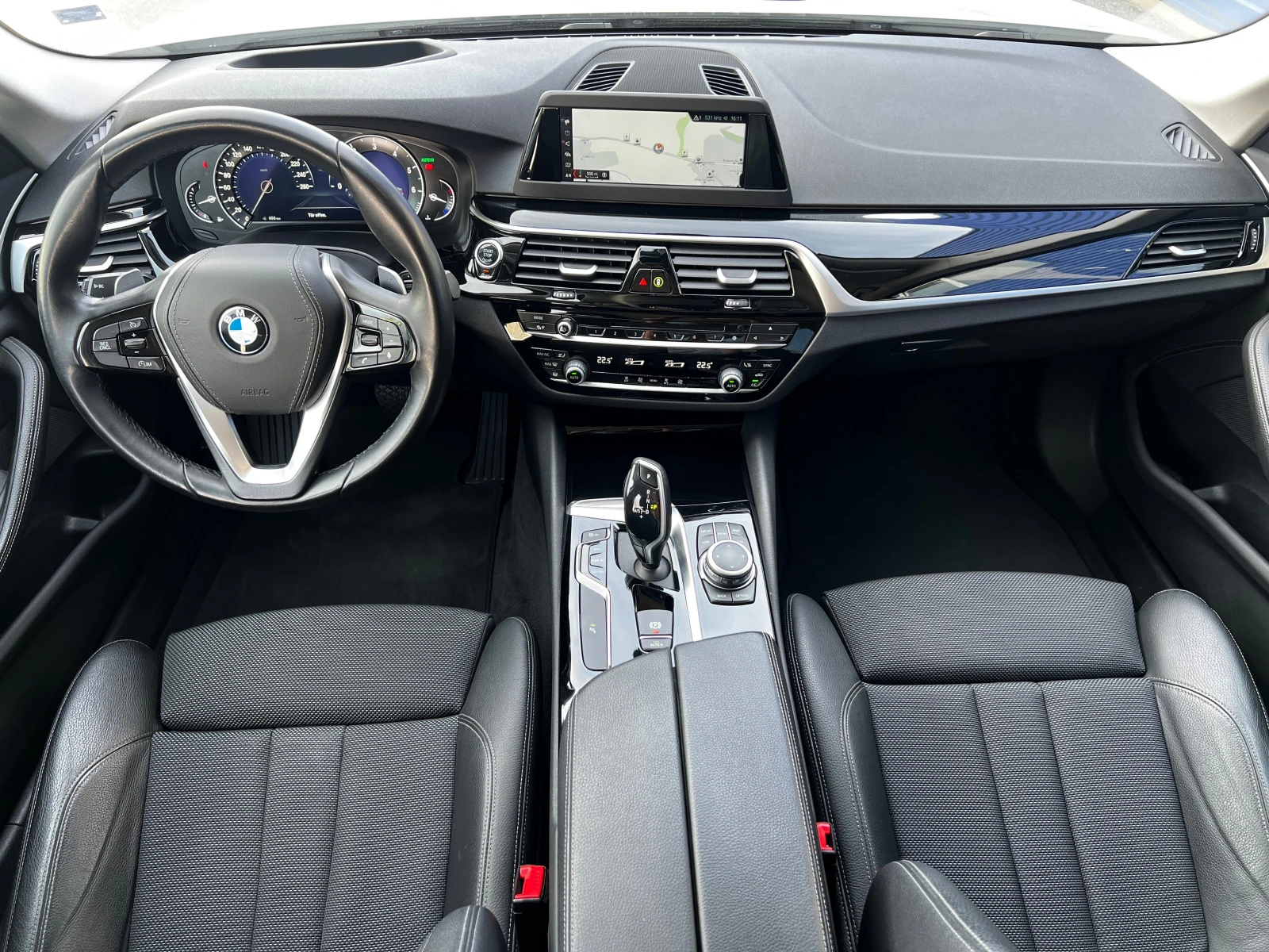 BMW 530 i xDrive, снимка 10 - Автомобили и джипове - 54440623