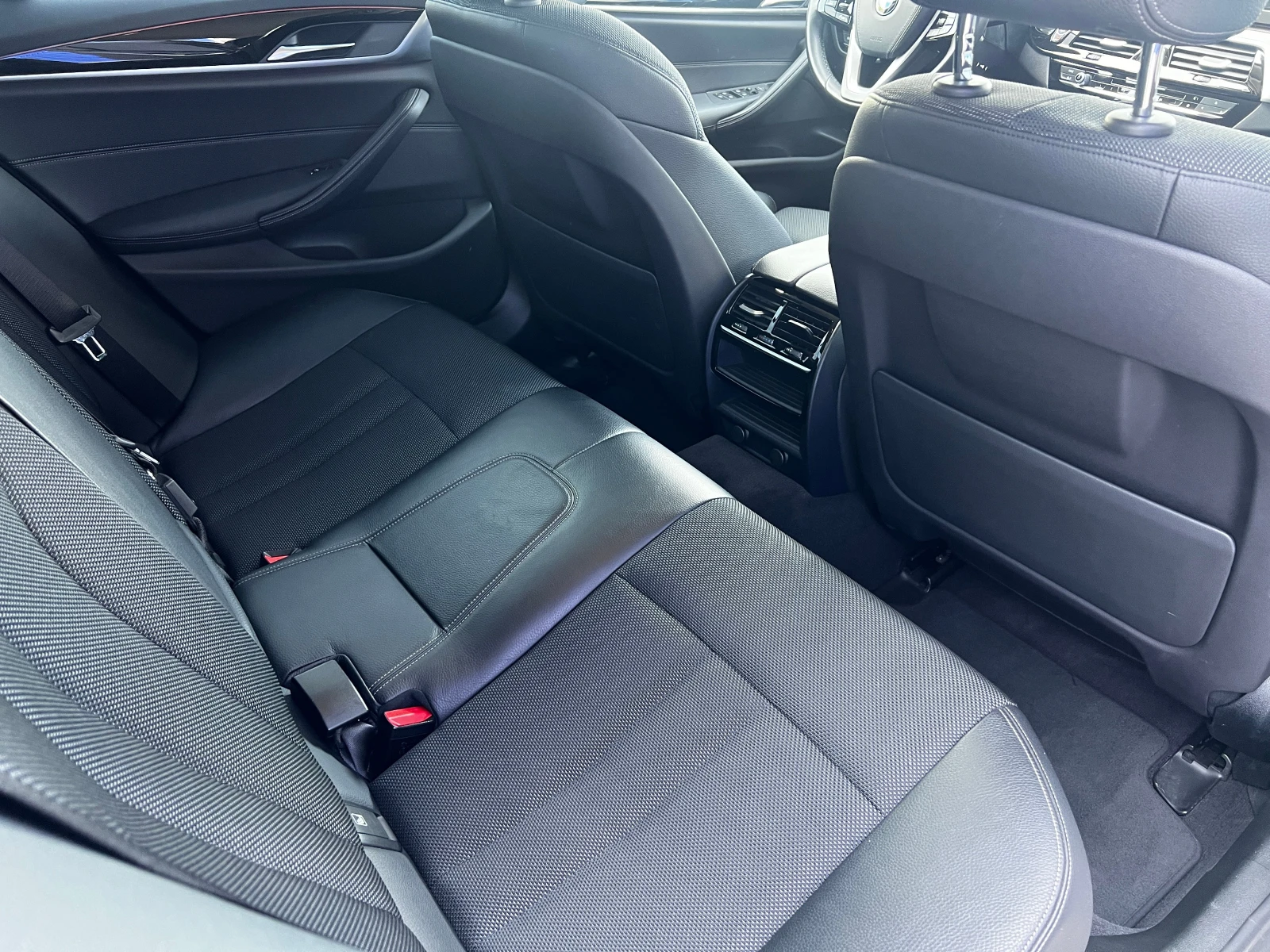 BMW 530 i xDrive, снимка 9 - Автомобили и джипове - 54440623