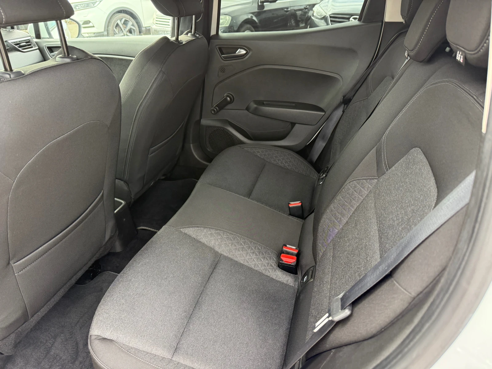 Renault Clio 1.3i CH AUTOMAT, снимка 7 - Автомобили и джипове - 54945084