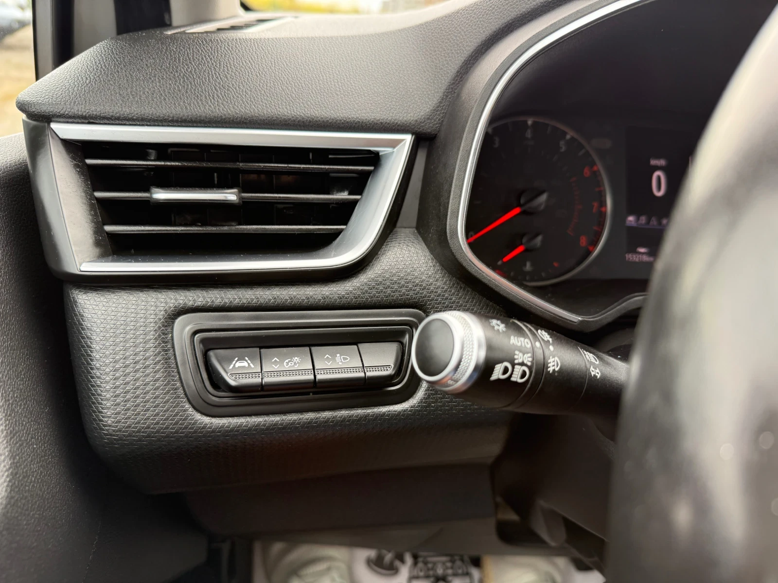 Renault Clio 1.3i CH AUTOMAT, снимка 15 - Автомобили и джипове - 54945084