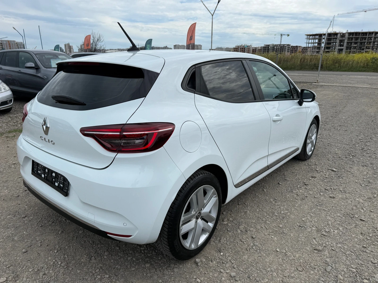 Renault Clio 1.3i CH AUTOMAT, снимка 4 - Автомобили и джипове - 54945084