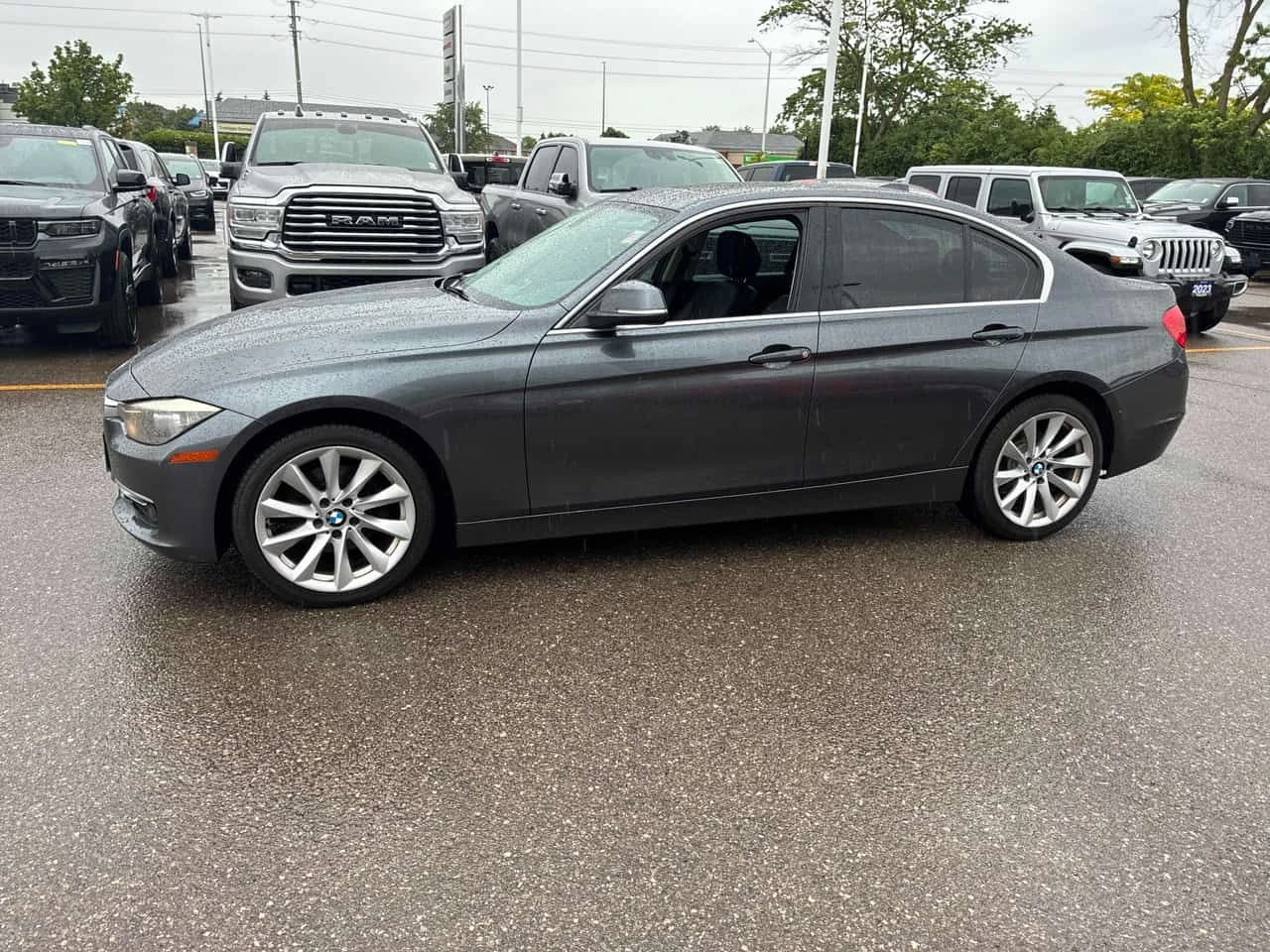 BMW 320 * 320i xDrive * CARFAX * БЕЗ ПЪРВОНАЧАЛНА ВНОСКА, снимка 2 - Автомобили и джипове - 55542382