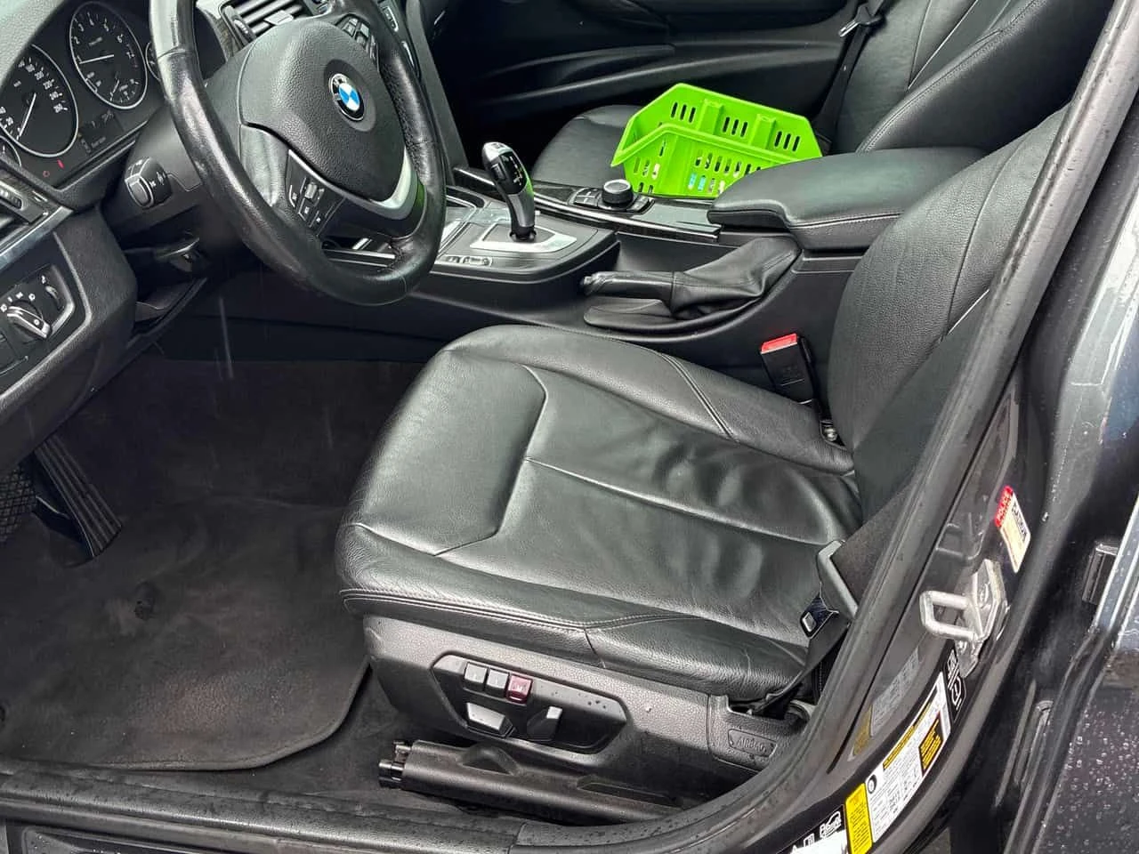 BMW 320 * 320i xDrive * CARFAX * БЕЗ ПЪРВОНАЧАЛНА ВНОСКА, снимка 12 - Автомобили и джипове - 55542382