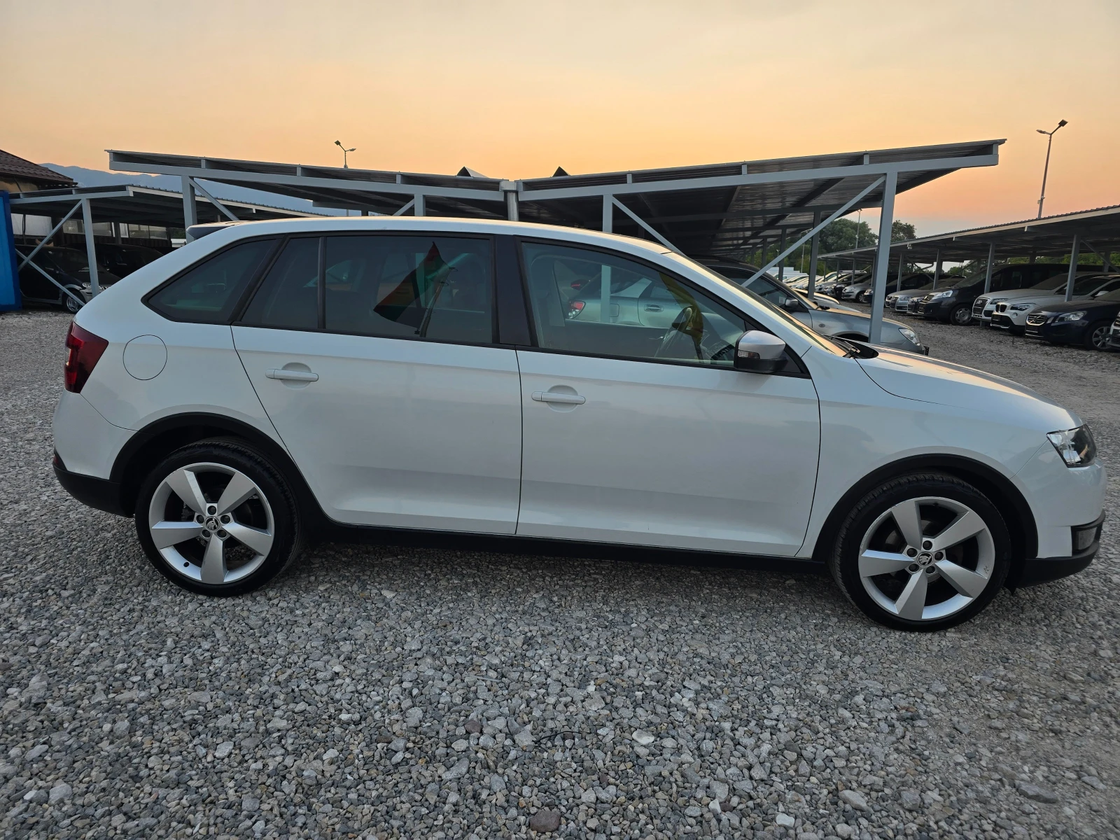 Skoda Rapid 1.4 TDI Spaceback SCOUT LINE !! НАВИ!! ЕВРО 6  !! , снимка 6 - Автомобили и джипове - 55767576