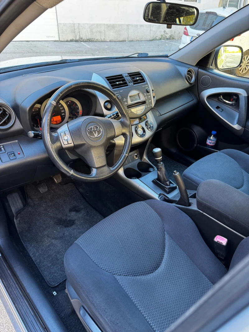 Toyota Rav4 D4D 4x4, снимка 8 - Автомобили и джипове - 47643192