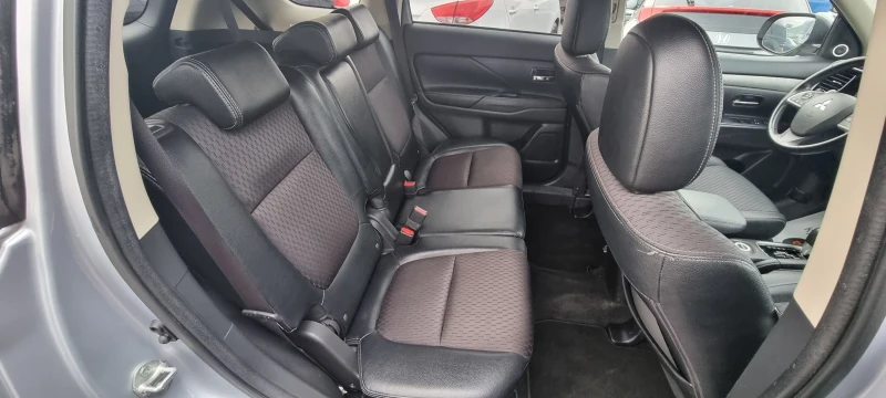 Mitsubishi Outlander Юбилейно изпълнение 300k 4WD?AUTOMAT, снимка 10 - Автомобили и джипове - 48312135