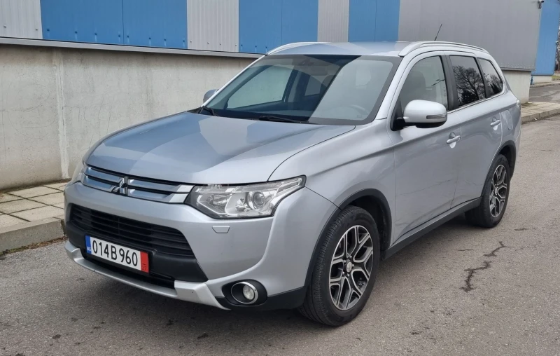 Mitsubishi Outlander Юбилейно изпълнение 300k 4WD?AUTOMAT, снимка 1 - Автомобили и джипове - 48312135