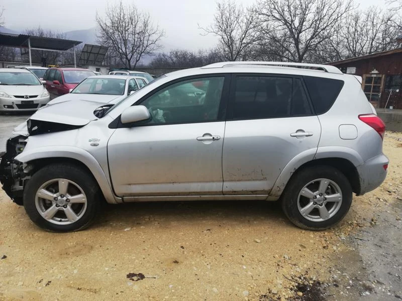 Toyota Rav4 2.2 D-CAT, снимка 3 - Автомобили и джипове - 24143343