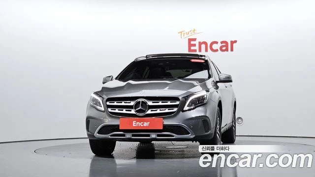 Mercedes-Benz GLA 220, снимка 3 - Автомобили и джипове - 56077624