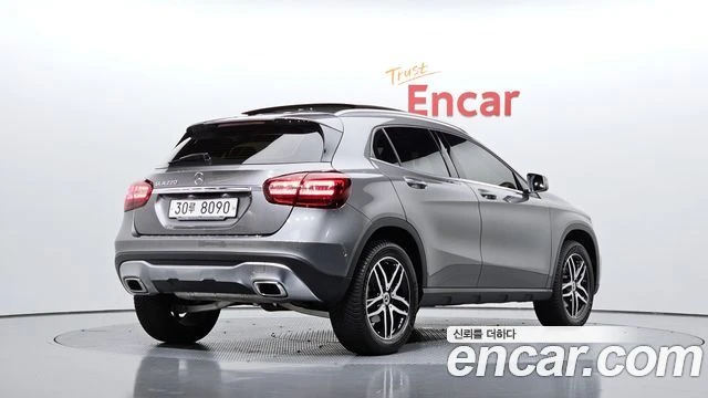Mercedes-Benz GLA 220, снимка 2 - Автомобили и джипове - 56077624
