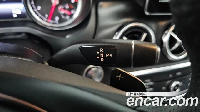 Mercedes-Benz GLA 220, снимка 9 - Автомобили и джипове - 56077624