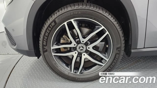 Mercedes-Benz GLA 220, снимка 5 - Автомобили и джипове - 56077624