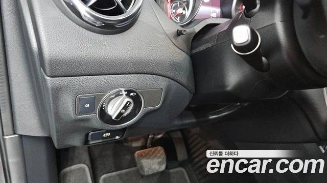 Mercedes-Benz GLA 220, снимка 14 - Автомобили и джипове - 56077624
