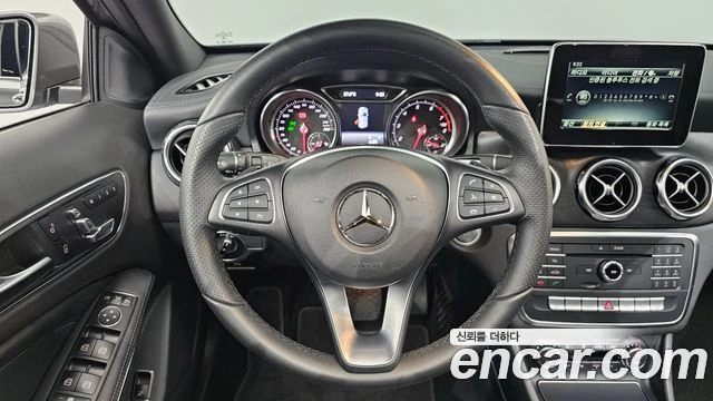 Mercedes-Benz GLA 220, снимка 13 - Автомобили и джипове - 56077624