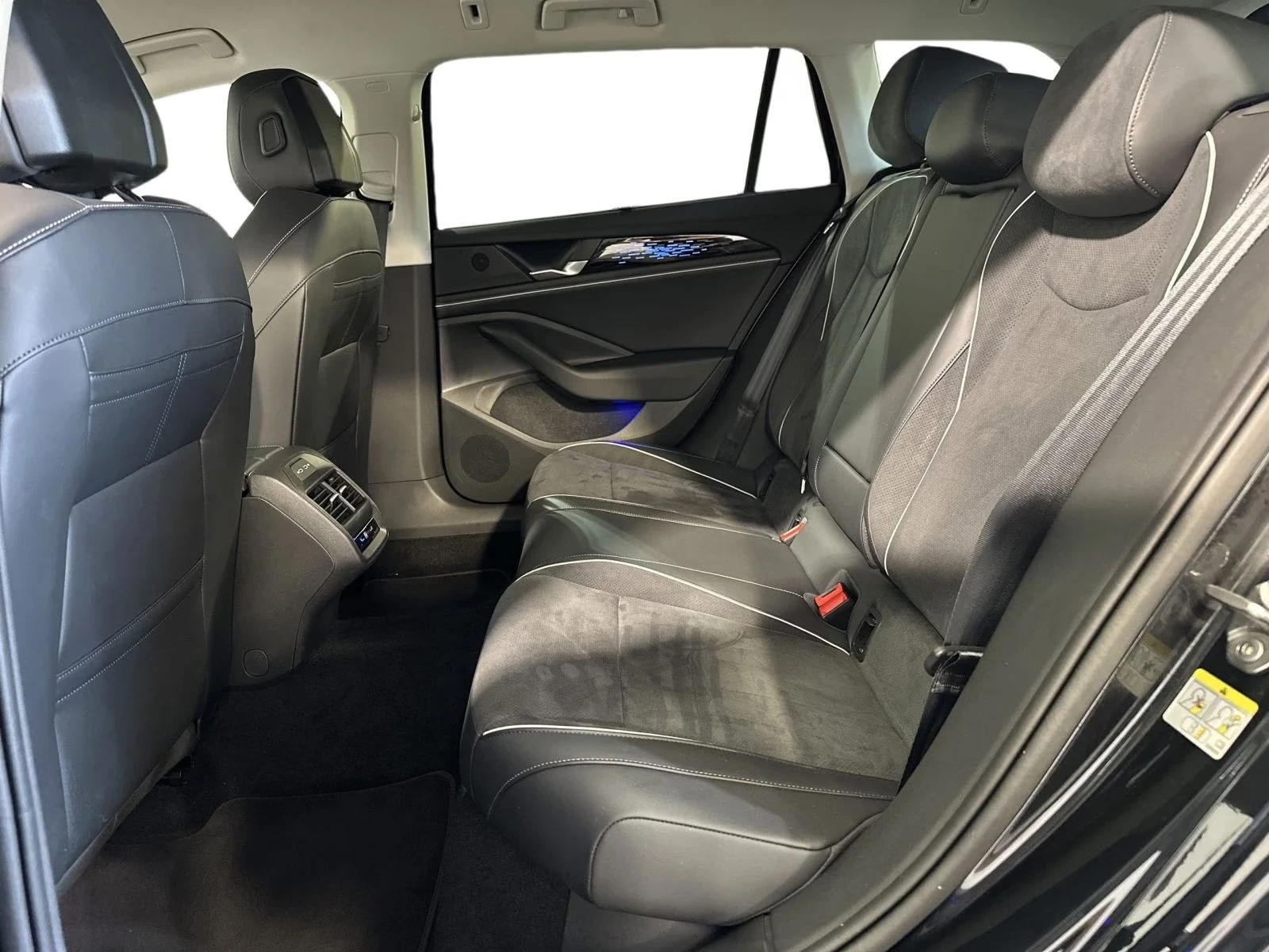VW Passat 2.0 TDi , снимка 8 - Автомобили и джипове - 41044289