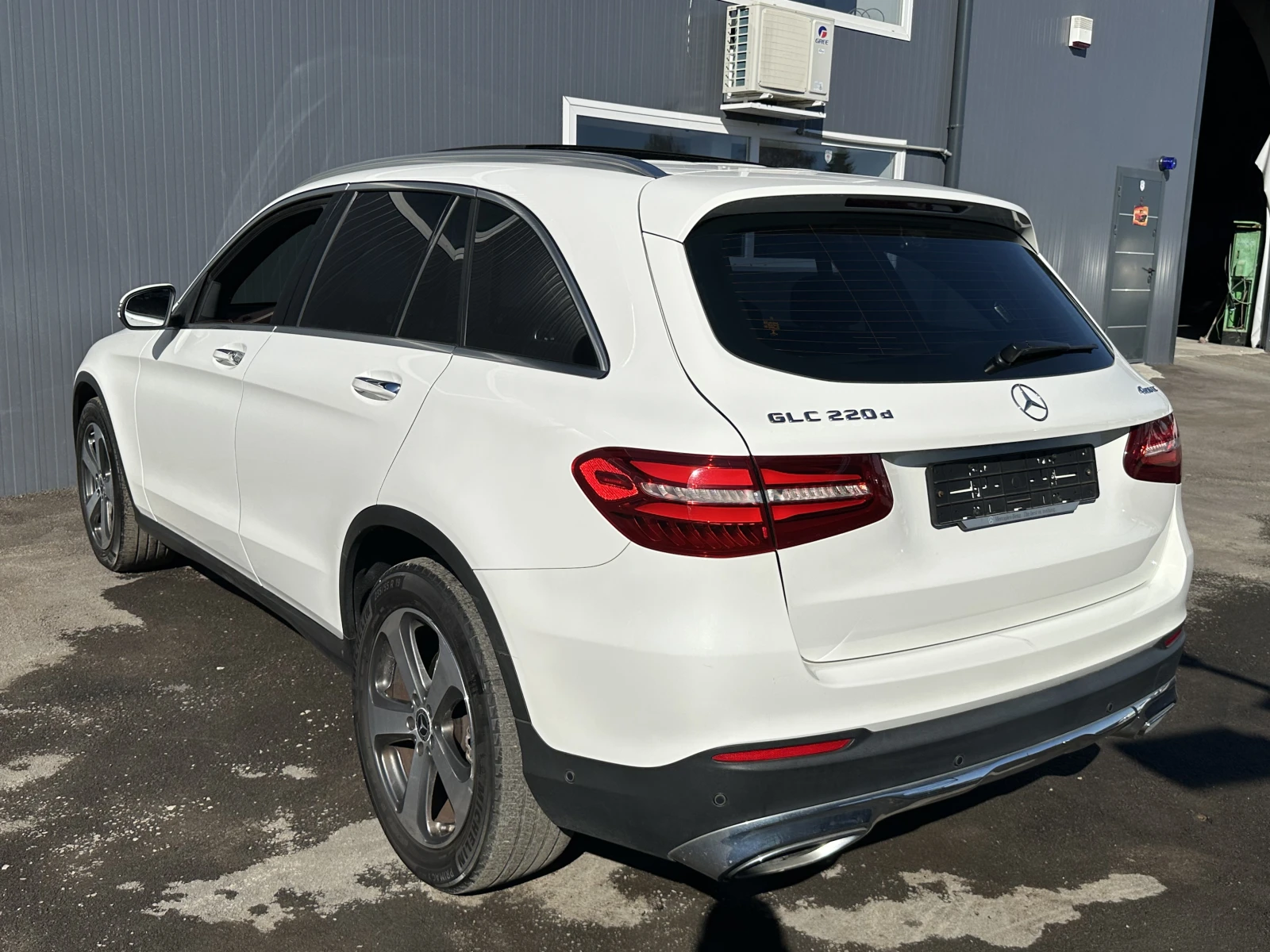 Mercedes-Benz GLC 220 GLC 220 4MATIC/ТОП СЪСТОЯНИЕ/ПЪЛНА ОПЦИЯ/2018/БЯЛ/ - изображение 5