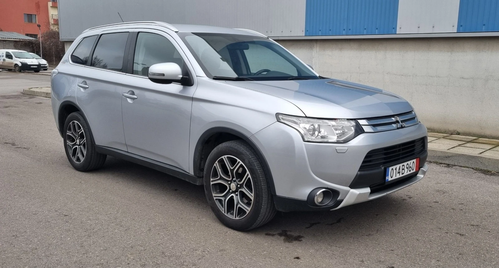 Mitsubishi Outlander Юбилейно изпълнение 300k 4WD AUTOMAT - изображение 2