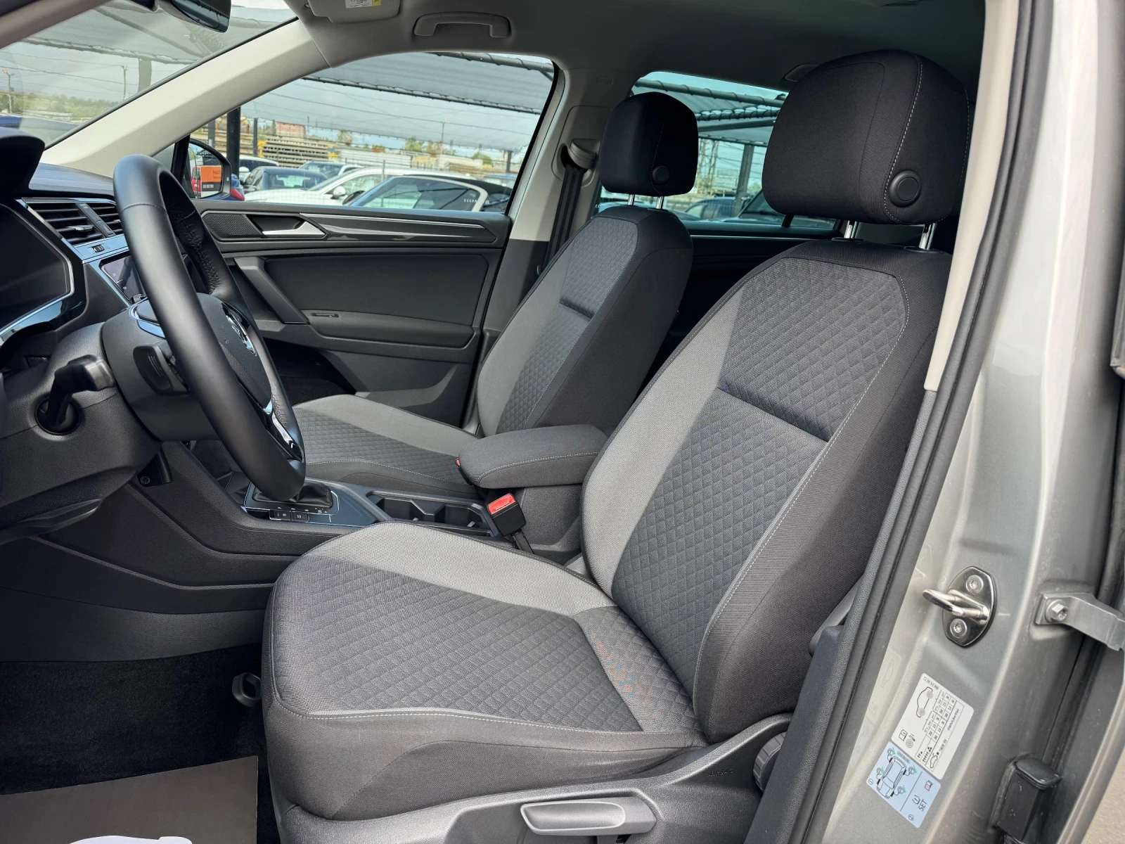 VW Tiguan 2.OTDI-R LINE-FULL LED-DISTRONIC-LANE ASIS-DIGITAL - изображение 8