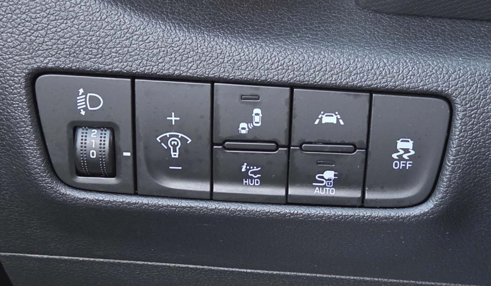 Hyundai Kona 64KWh/Premium/SOH95%, снимка 13 - Автомобили и джипове - 54650947