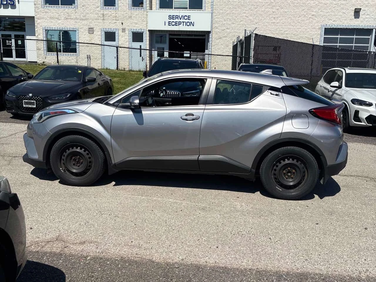 Toyota C-HR * XLE * CARFAX * ПОДРЕВИ * KEYLESS * АВТОКРЕДИТ, снимка 2 - Автомобили и джипове - 54775583