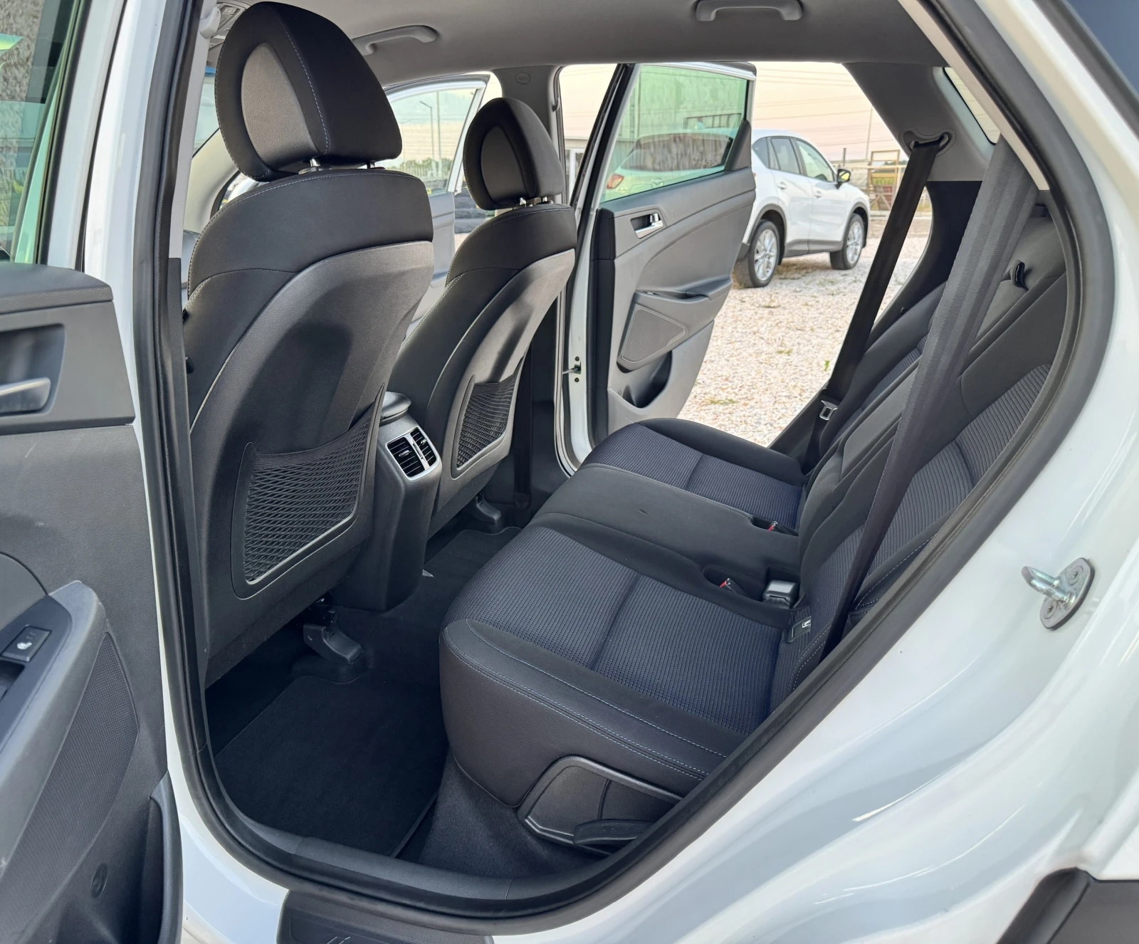 Hyundai Tucson 1.7 CRDI Xpossible 135000KM ТОП СЪСТОЯНИЕ, снимка 6 - Автомобили и джипове - 55560253