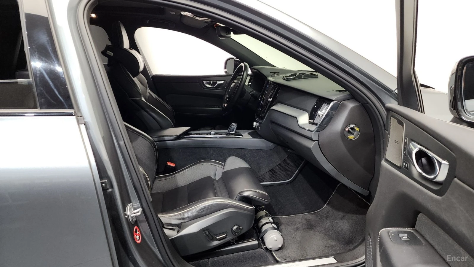 Volvo XC60 * T8* R* ПАНО* KEYLESS* Camera* ПОДГРЕВ* , снимка 11 - Автомобили и джипове - 55573241