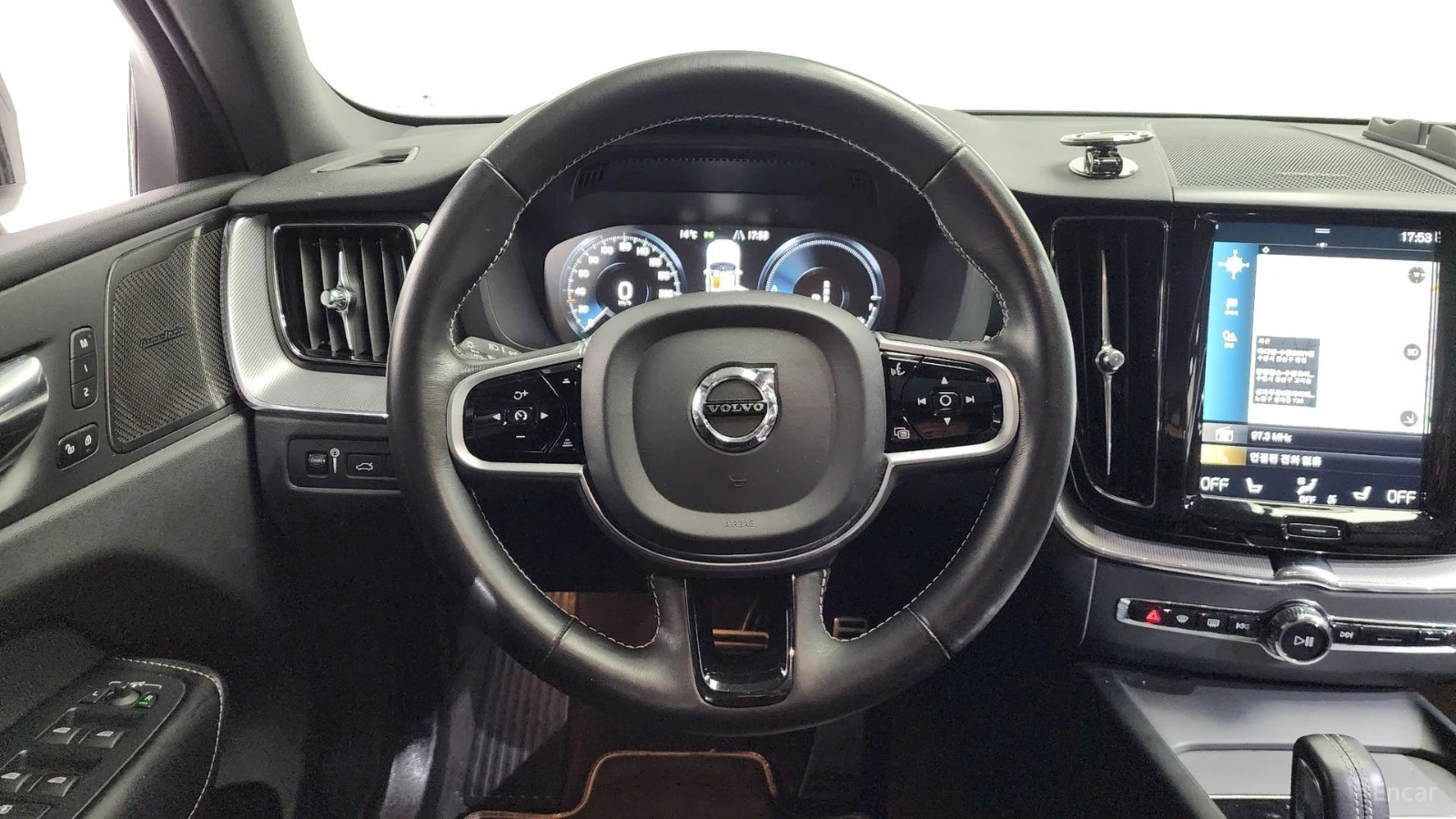 Volvo XC60 * T8* R* ПАНО* KEYLESS* Camera* ПОДГРЕВ* , снимка 13 - Автомобили и джипове - 55573241