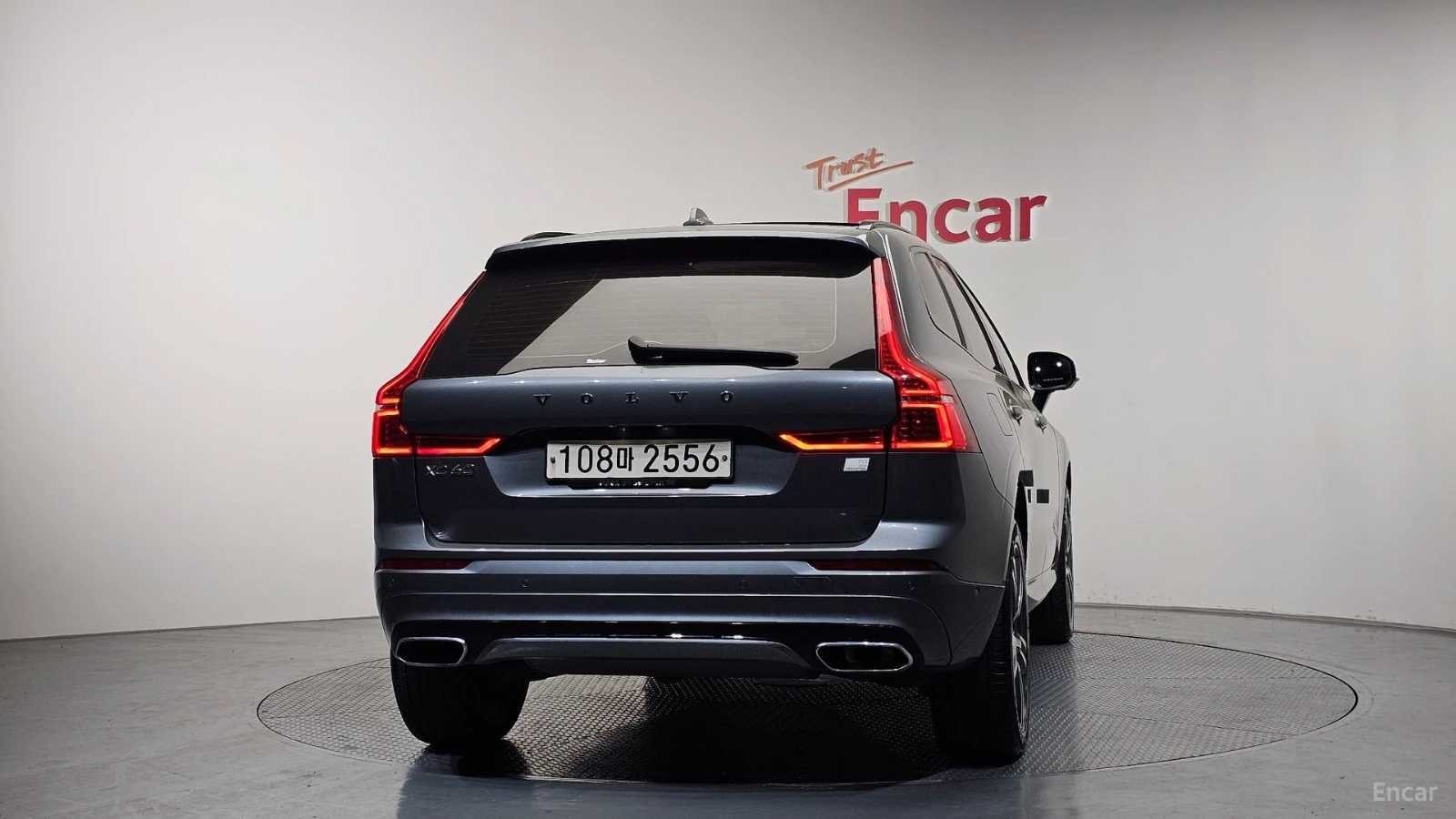 Volvo XC60 * T8* R* ПАНО* KEYLESS* Camera* ПОДГРЕВ* , снимка 4 - Автомобили и джипове - 55573241
