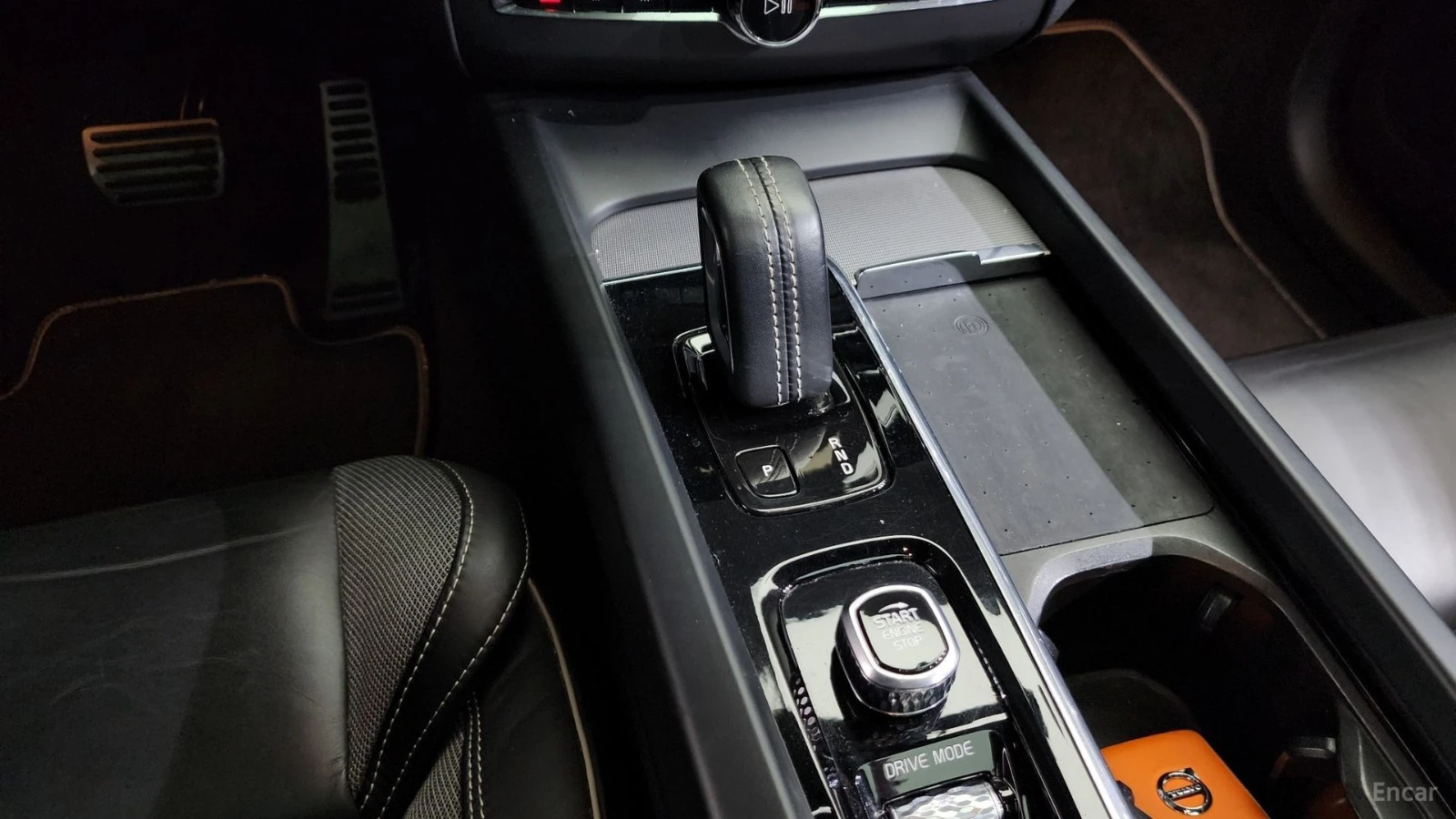 Volvo XC60 * T8* R* ПАНО* KEYLESS* Camera* ПОДГРЕВ* , снимка 9 - Автомобили и джипове - 55573241