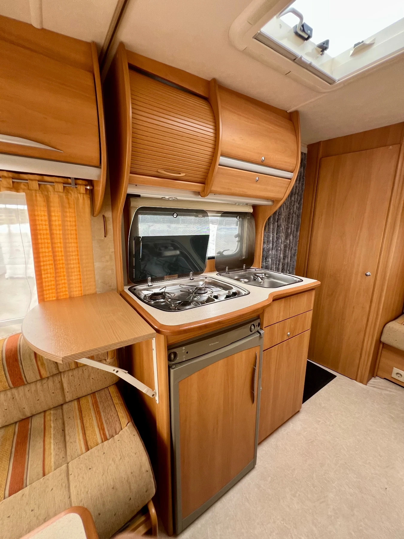 Каравана Swift Toscane / Форселт, снимка 12 - Каравани и кемпери - 55902919