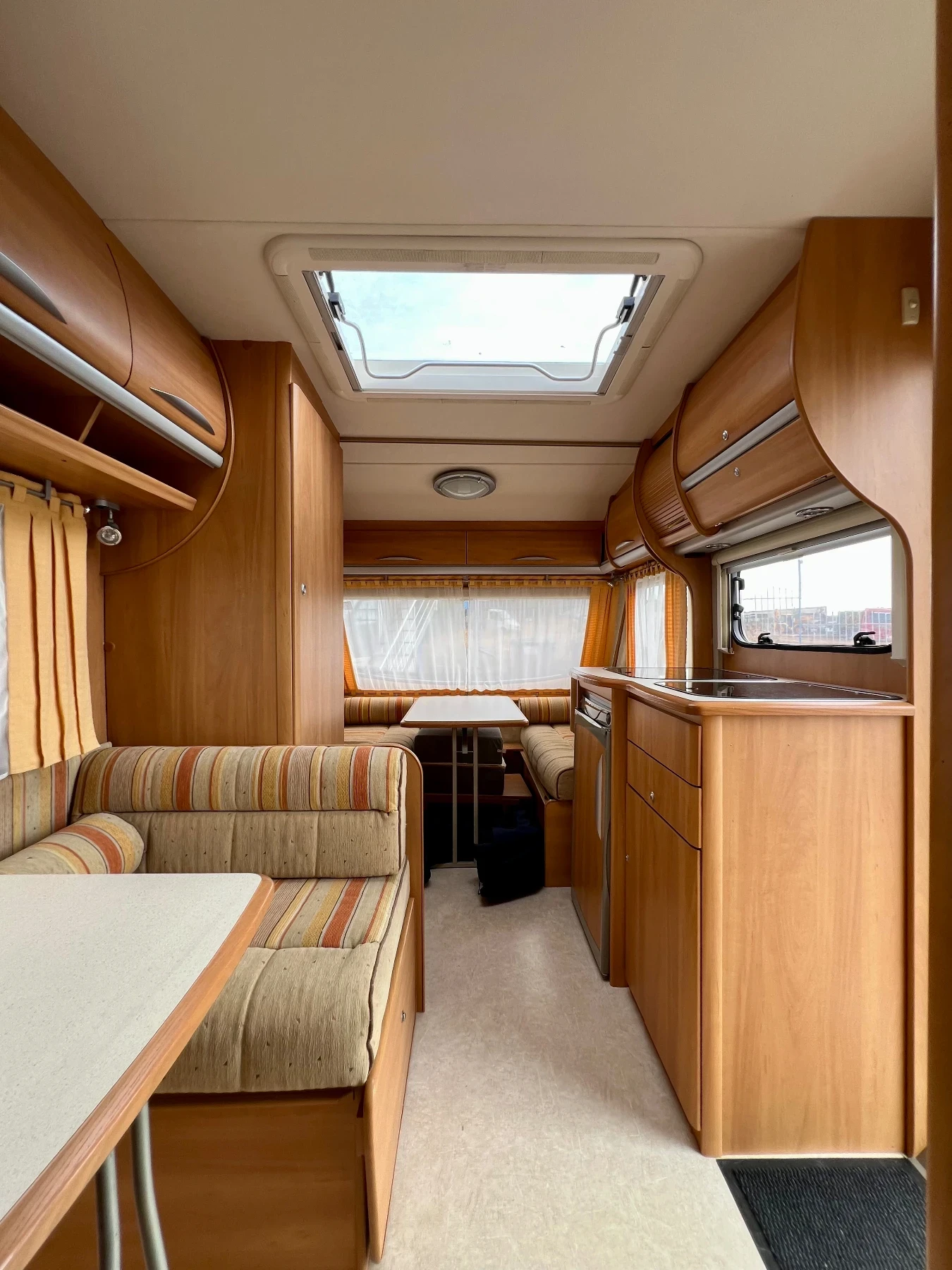 Каравана Swift Toscane / Форселт, снимка 7 - Каравани и кемпери - 55902919