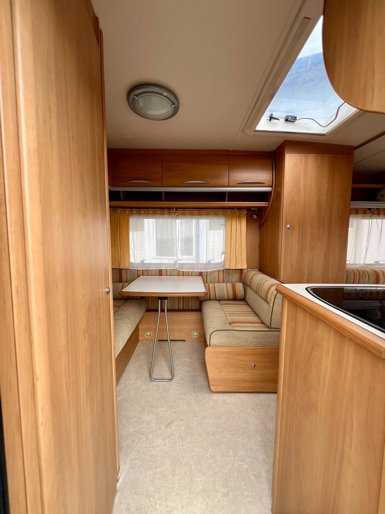 Каравана Swift Toscane / Форселт, снимка 4 - Каравани и кемпери - 55902919