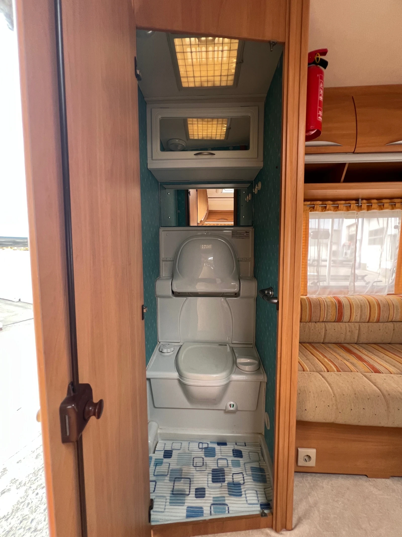 Каравана Swift Toscane / Форселт, снимка 15 - Каравани и кемпери - 55902919