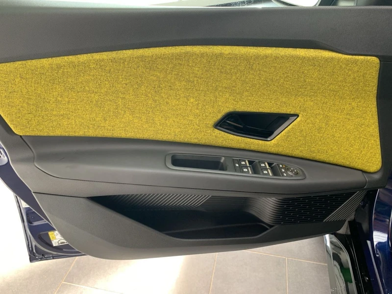 Renault 5 * DISTRONIC* LED* CARPLAY* CAM* CCS* , снимка 9 - Автомобили и джипове - 50315083