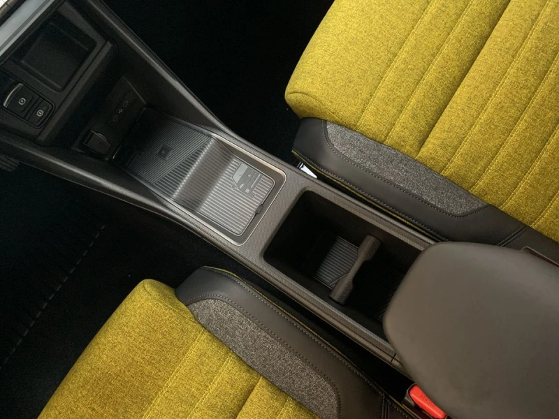 Renault 5 * DISTRONIC* LED* CARPLAY* CAM* CCS* , снимка 14 - Автомобили и джипове - 50315083