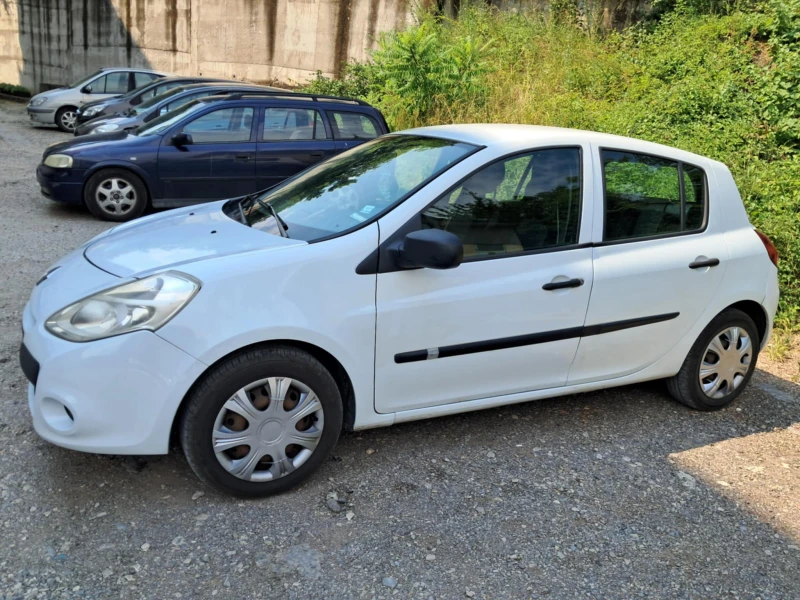 Renault Clio 3, снимка 2 - Автомобили и джипове - 50929188