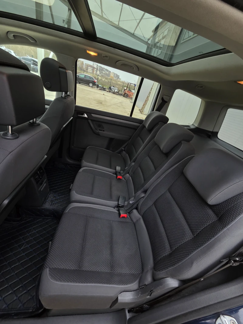 VW Touran 2.0 TDI, снимка 12 - Автомобили и джипове - 52860362
