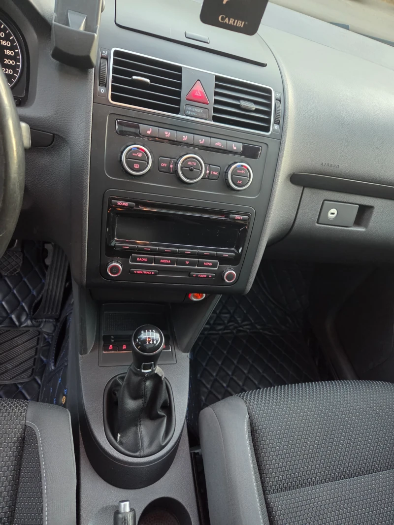 VW Touran 2.0 TDI, снимка 11 - Автомобили и джипове - 52353732