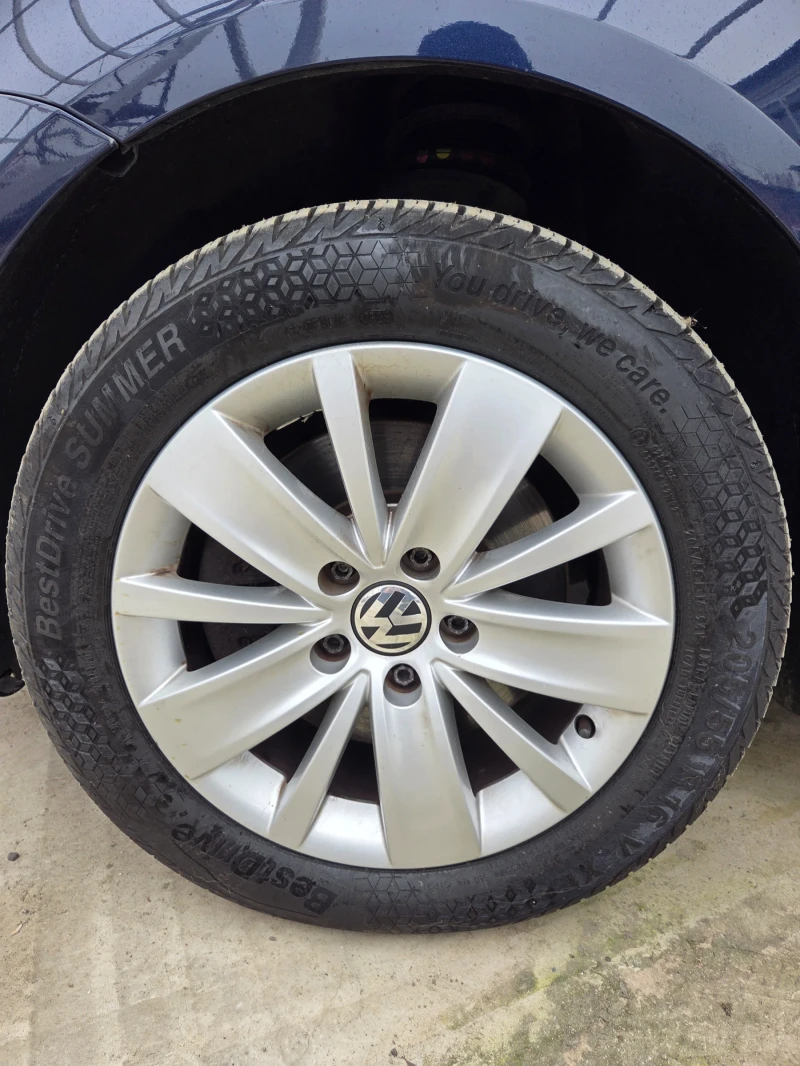 VW Touran 2.0 TDI, снимка 9 - Автомобили и джипове - 52860362