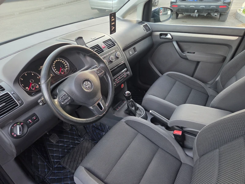 VW Touran 2.0 TDI, снимка 10 - Автомобили и джипове - 52353732