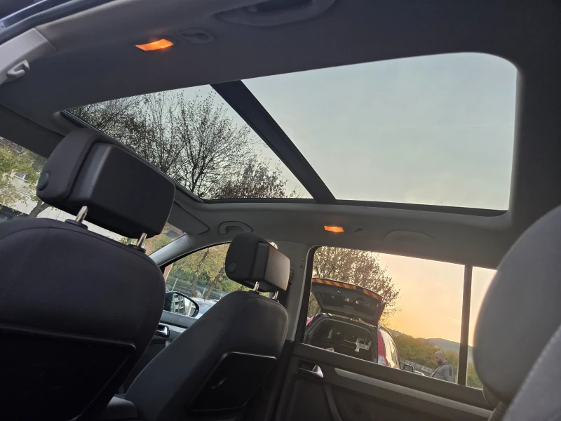 VW Touran 2.0 TDI, снимка 12 - Автомобили и джипове - 52353732