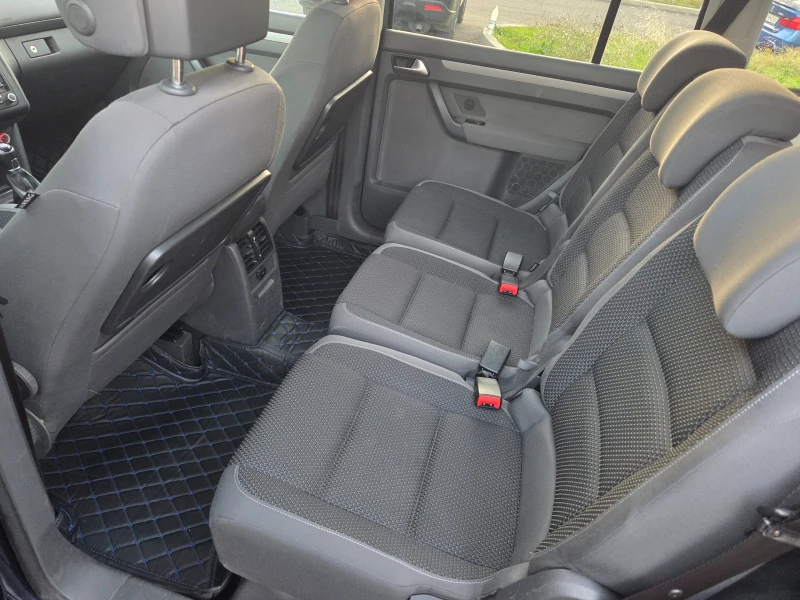 VW Touran 2.0 TDI, снимка 8 - Автомобили и джипове - 52353732