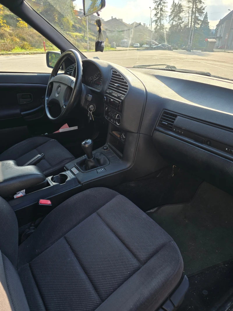 BMW 318, снимка 10 - Автомобили и джипове - 52530530