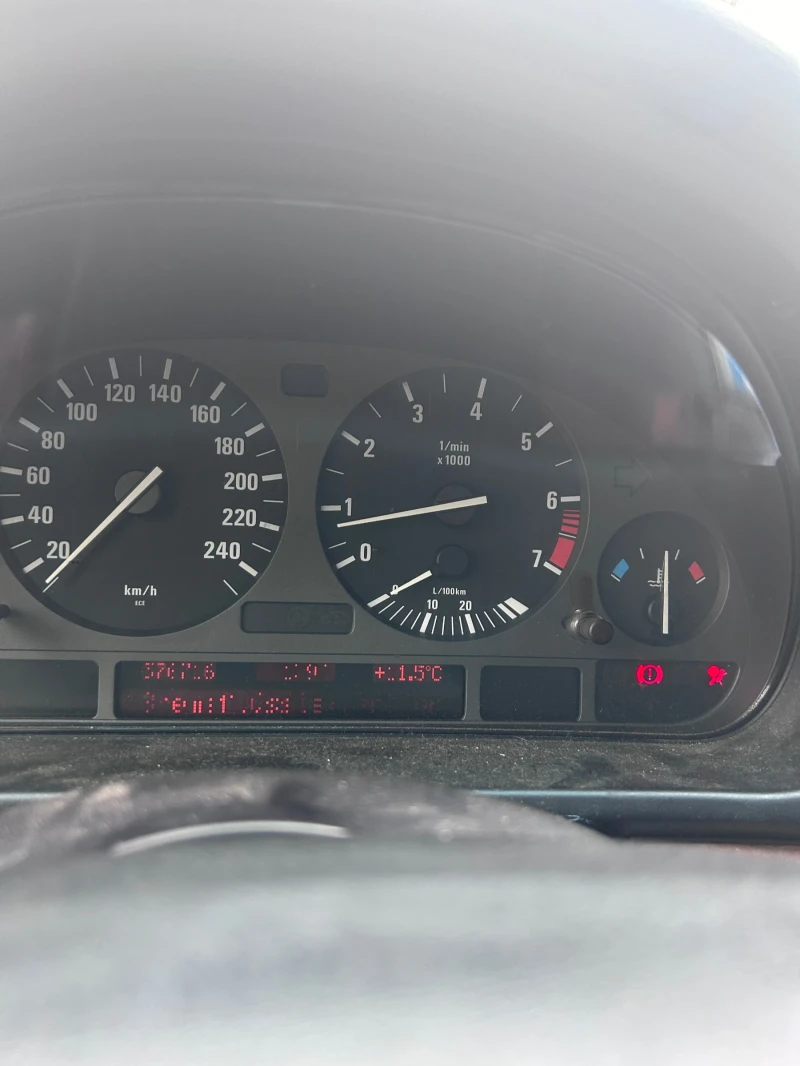 BMW 520, снимка 13 - Автомобили и джипове - 52553076