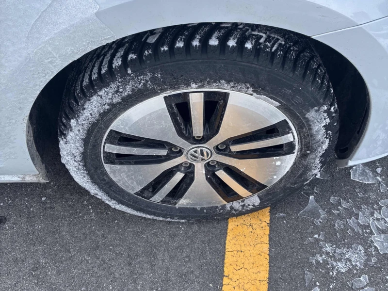 VW Golf Е* CARFAX* АВТОФИНАНСИРАНЕ* БЕЗ ПЪРВОНАЧАЛНА ВНОСК, снимка 7 - Автомобили и джипове - 52980588