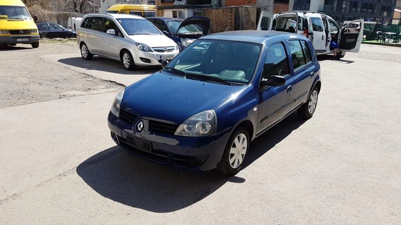 Renault Clio 12i GAZ, снимка 7 - Автомобили и джипове - 21212146