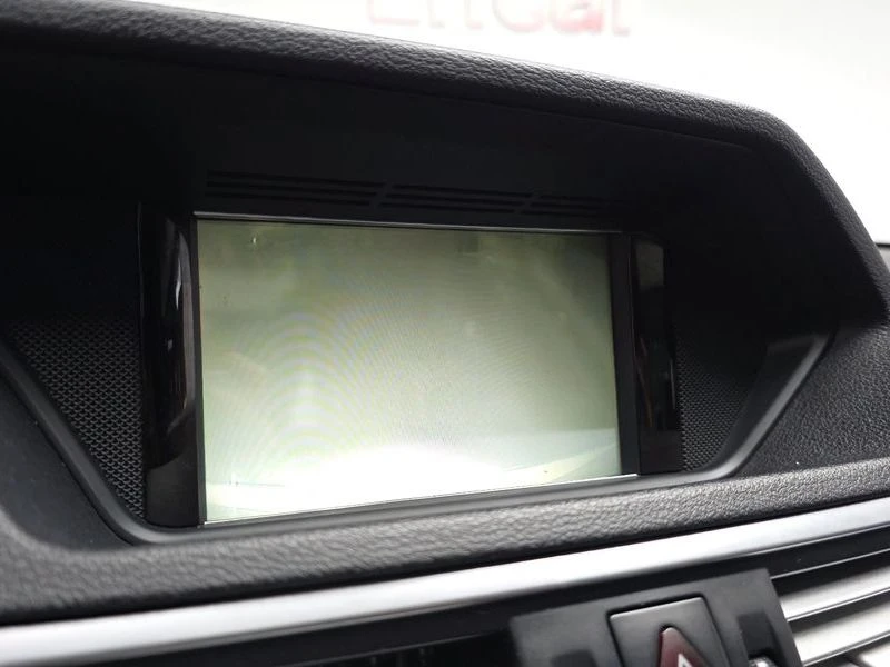 Mercedes-Benz E 300 3.5 Automatic, снимка 14 - Автомобили и джипове - 55475274