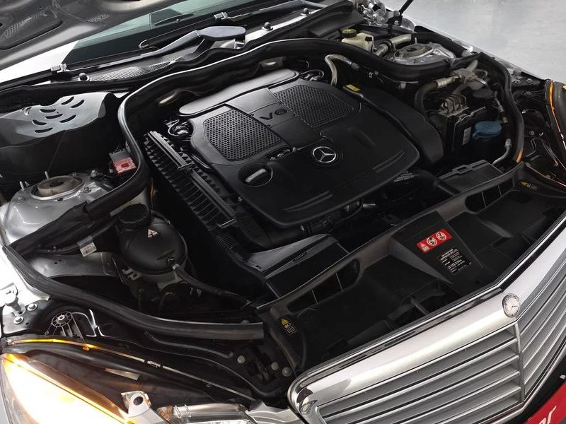 Mercedes-Benz E 300 3.5 Automatic, снимка 17 - Автомобили и джипове - 55475274